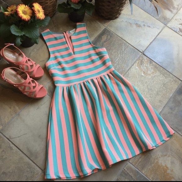 Everly striped summer dress - Picture 2 of 7